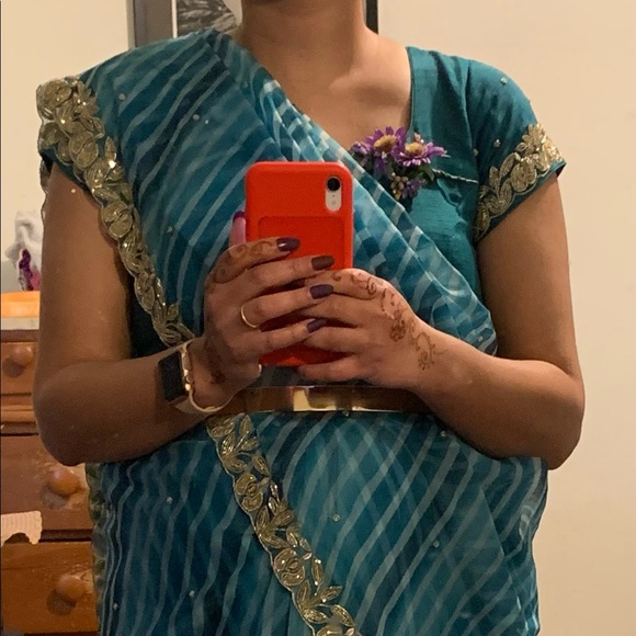 S8 KalkiBlouse-Raw Silk/Mandarin Neck/OrganzaLehariya/✋Embroidered/Beads/Sequins - Picture 4 of 5